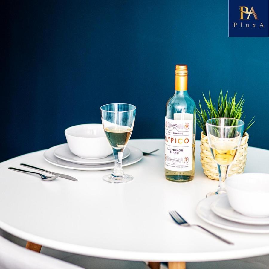 Pluxa Vivid Veranda Beautiful City Centre Apartment With Free Parking Birmingham Exterior foto