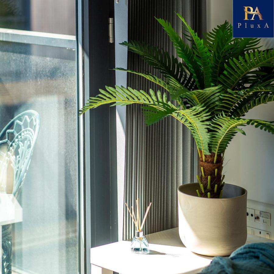 Pluxa Vivid Veranda Beautiful City Centre Apartment With Free Parking Birmingham Exterior foto